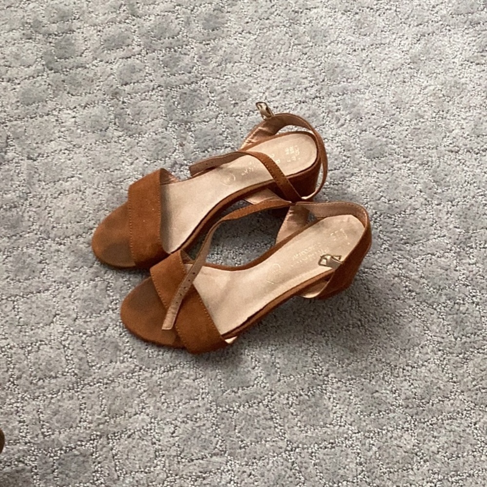 These are primark shoes in a youth 3 not most new but bare,y wore them